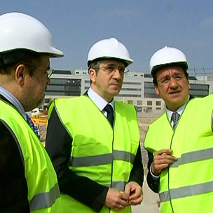 Txarli Prieto, Patxi Lpez y Patxi Lazcoz, visitando las obras de Bai Center