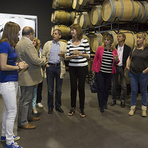 Visita de Idoia Mendia a una bodega de la Rioja Alavesa [Foto: Socialistas Vascos]