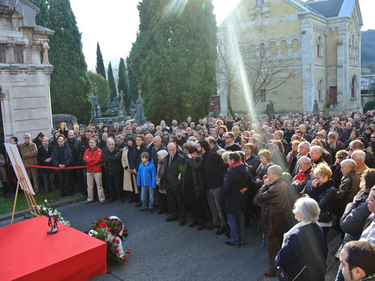 Acto de homenaje a Lentxu Rubial en el cementerio de Derio (2013.12.22)