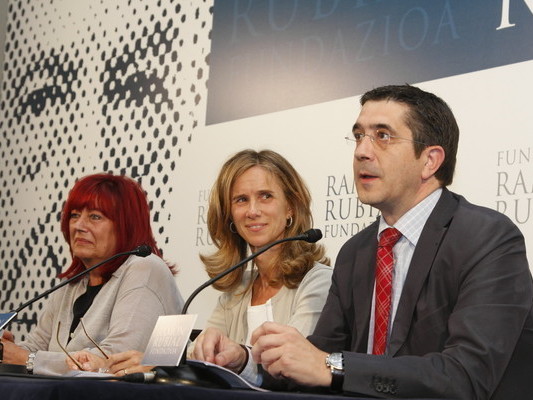 Cristina Garmendia junto a Patxi Lpez y Lentxu Rubial, Presidenta de la Fundacin Ramn Rubial 