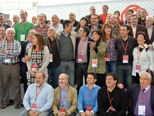 Foto de familia de la delegacin de Socialistas Vascos en la Conferencia Poltica del PSOE