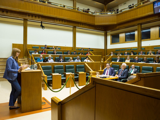 Idoia Mendia durante su intervencin en el Pleno de Poltica General