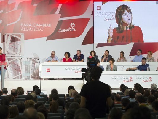 Idoia Mendia interviene en el Congreso Extraordinario del PSE-EE (Foto Socialistas Vascos)