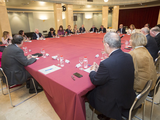 Idoia Mendia se reune con el cuerpo consular en Euskadi