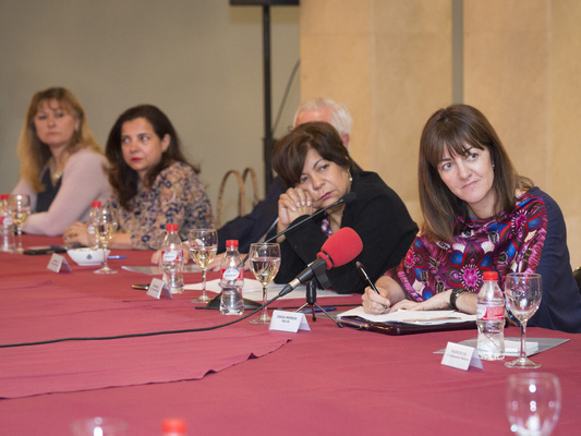 Idoia Mendia se reune con el cuerpo consular en Euskadi