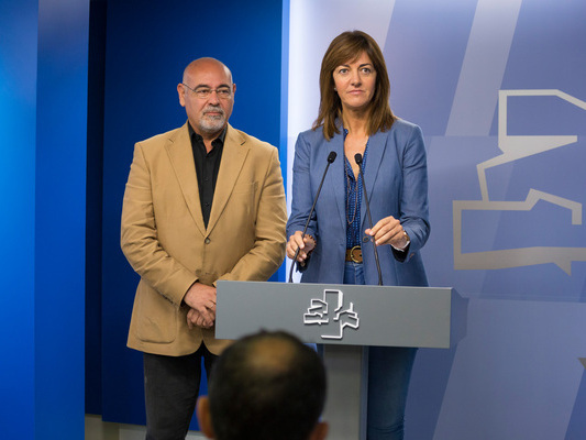 Idoia Mendia y Jose Antonio Pastor durante la rueda de prensa posterior al registro