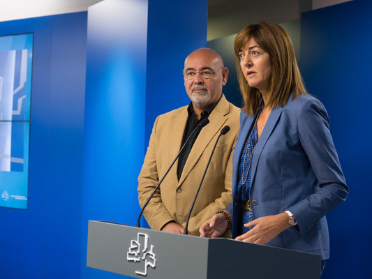 Idoia Mendia y Jose Antonio Pastor durante la rueda de prensa posterior al registro