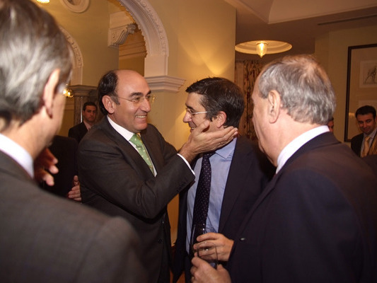 Ignacio Sanchez Galan, Presidente de Iberdrola, saludando a Patxi Lpez