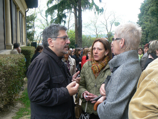 Jess Egiguren junto a Maixabel Lasa, responsable de la Direccin de Atencin a las Vctimas del Gobierno Vasco