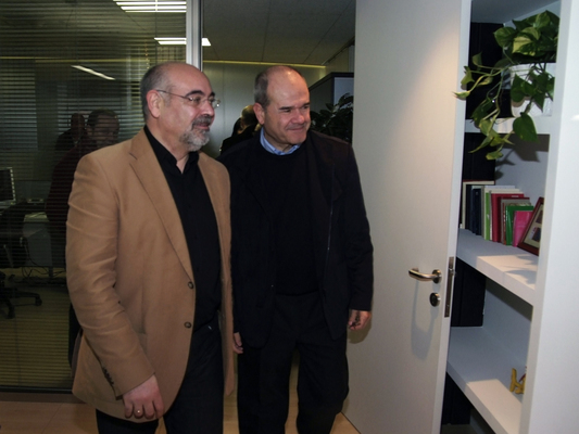 Jos Antonio Pastor y Manuel Chaves, visitando las nuevas instalaciones