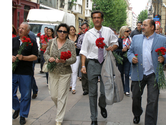 Junto a Pilar Unzalu, Consejera de Medio Ambiente y Txarli Prieto, Secretario General de los Socialistas Alaveses