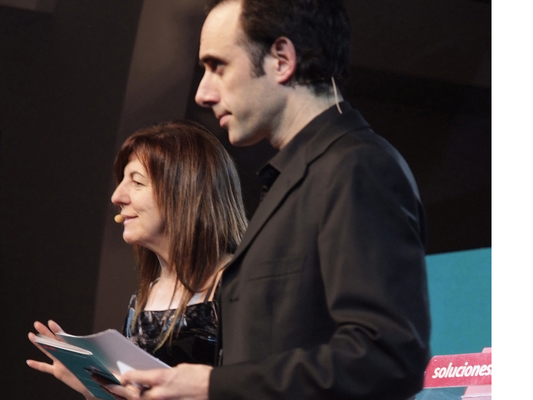 Maribel Salas y Asier Ormaza, presentadores del acto