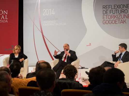 Mesa redonda: "LA Europa de los ciudadanos", con Martin Schulz y Elena Valenciano