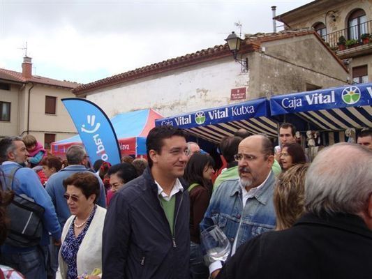 Patxi Lazkoz, Alcalde de Vitoria-Gasteiz junto a Txarli Prieto, Secretario General de los Socialistas Alaveses 