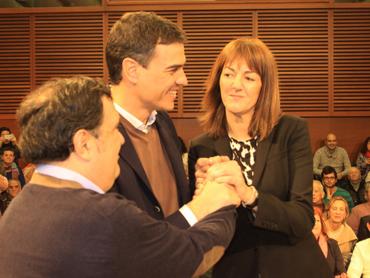 Pedro Snchez e Idoia Mendia han participado en la Asamblea Abierta que se ha celebrado en Donostia. [Foto: Socialistas Vascos]