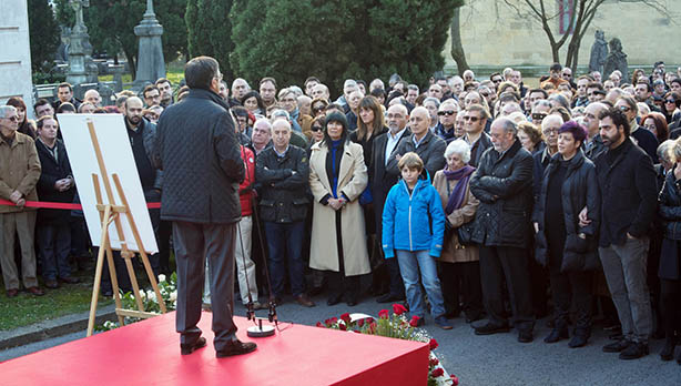 Derioko hilerrian Lentxu Rubialen omenez egindako ekitaldia (2013.12.22)