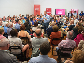 Cesar Luena, Secretario de Organizacin del PSOE, e Idoia Mendia, Secretaria General del PSE-EE, han participado en la Asamblea Abierta celebrada esta tarde en Bilbao. [Foto: Socialistas Vascos]