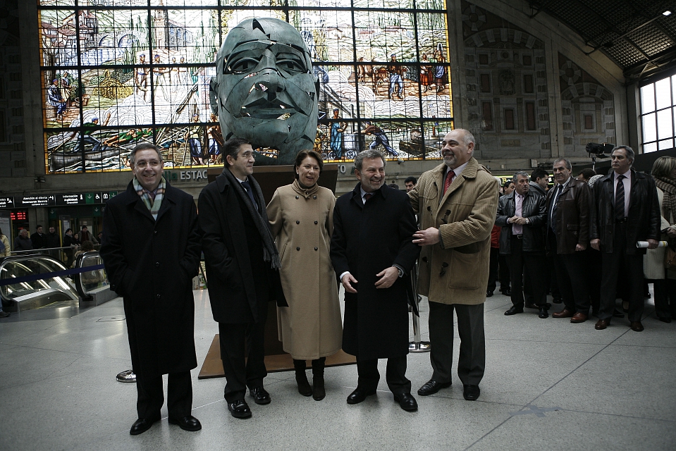 De izda. a drcha., Mikel Cabieces, delegado del Gobierno en el Pas Vasco, Patxi Lpez, Magdalena lvarez, Antonio Gonzlez, Presidente de ADIF y Jos Antonio Pastor