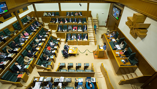 Debate sobre la LTH en el Parlamento Vasco. [Foto: Socialistas Vascos]