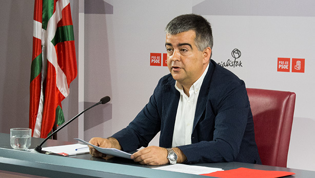 El Secretario de Organizacin del PSE-EE, Miguel ngel Morales, durante la rueda de prensa que ha ofrecido esta maana en la sede del PSE-EE de Euskadi en Bilbao. [Foto: Socialistas Vascos]