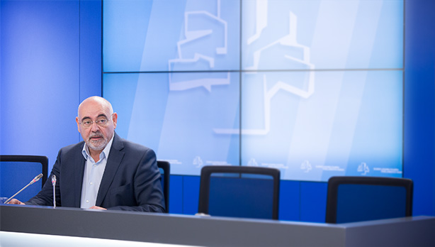 Legebiltzarreko bozeramaile sozialista, Jos Antonior Pastor, goizean Gasteizko Eusko Legebiltzarrean eskaini duen prentsaurrekoan. [ARTXIBOA: Euskal Sozialistak]