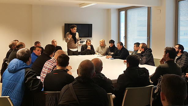 Encuentro entre representantes del PSE-EE y el Comit de Empresa de Arcelor Zumarraga.