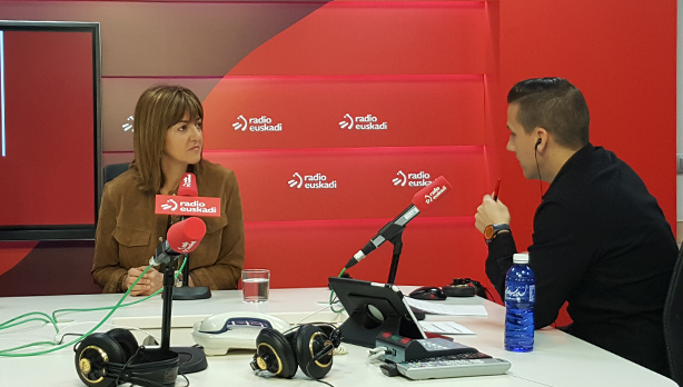 Entrevista a Idoia Mendia en Radio Euskadi. [Foto: Socialistas Vascos]