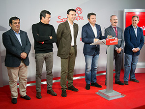 Ernesto Gasco, javier Martnez, Mikel Torres, Jos Antonio Santano, Alfonso Garca y Alfonso Gil durante la rueda de prensa que han ofrecido esta maana en la sede del PSE-EE de Euskadi en Bilbao. [Foto: Socialistas Vascos]