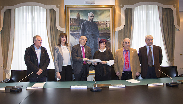 Firma del Convenio de colaboracin entre Euskaltzaindia y la Fundacin Ramn Rubial