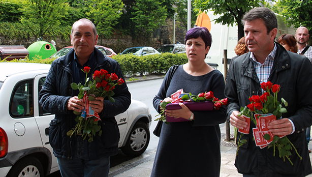 Iaki Arriola, Eider Gardiazabal eta Jos Antonio Santano, Irunen egindako ekitaldian (Argazkia: Gipuzkoak Sozialistak)
