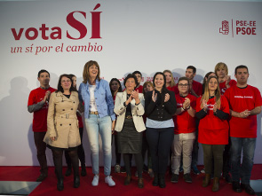 Idoia Mendia, Azahara Domnguez, Isabel Cela y Adriana Lastra con los jvenes en Bilbao [Foto: Socialistas Vascos]