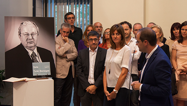 Idoia Mendia, Patxi Lpez y Csar Luena en el homenaje del PSOE a Txiki Benegas. [Foto: PSOE]