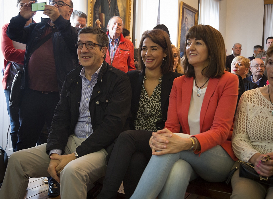 Idoia Mendia acude al pleno de investidura de Mikel Torres como alcalde de Portugalete