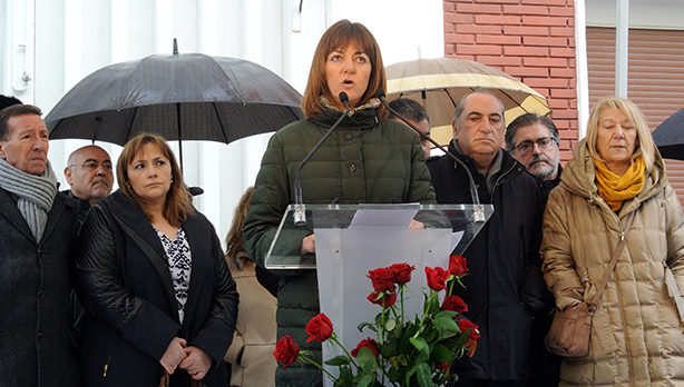 Idoia Mendia durante el acto de homenaje a Isaas Carrasco celebrado en Arrasate. [Foto: Socialistas Vascos]