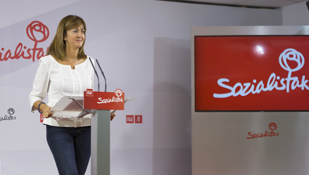 Idoia Mendia durante la rueda de prensa en la sede del PSE-E