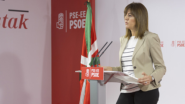 Idoia Mendia durante la rueda de prensa [fuente: Socialistas Vascos]