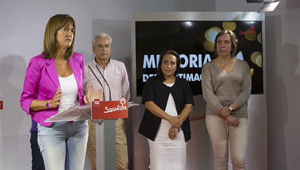 Idoia Mendia durante la rueda de prensa que ha ofrecido en Bilbao para analizar diversas iniciativas en materia de Memoria y Deslegitimacin. [Foto: Socialistas Vascos]