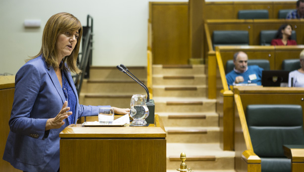 Idoia Mendia, durante su intervencin en el Pleno de Poltica General celebrado hoy. [Foto: Socialistas Vascos]