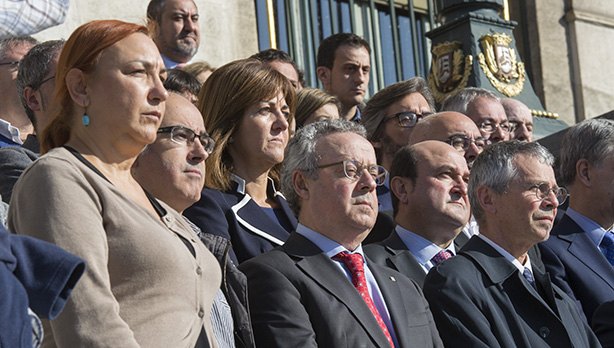 Idoia Mendia en la concentracin frente al Ayuntamiento de Bilbao