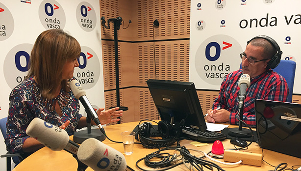 Idoia Mendia en la entrevista en Onda Vasca.