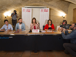 Idoia Mendia en una reunin del grupo de trabajo de euskera [Foto: Socialistas Vascos]