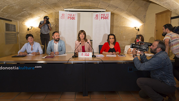 Idoia Mendia en una reunin del grupo de trabajo de euskera del PSE-EE [Foto: Socialistas Vascos]