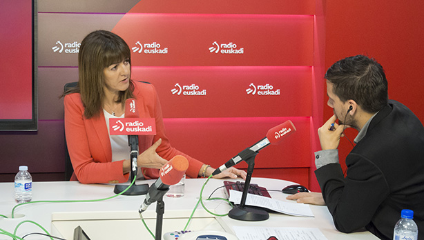 Idoia Mendia entrevistada en Radio Euskadi