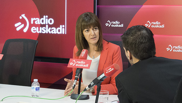 Idoia Mendia Radio Euskadin elkarrizketatu dute