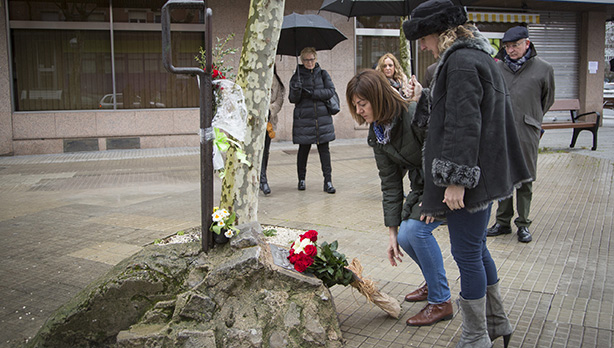 Idoia Mendia participa en el homenaje del PSE-EE a las vctimas del 3 de marzo