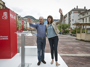 Idoia Mendia y Carlos Totorika en Ermua