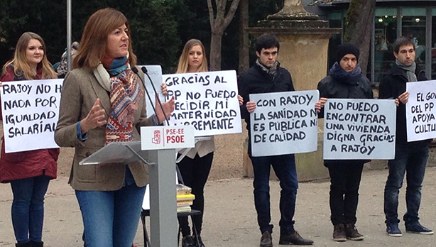 Idoia Mendia y Javier Lasarte con los jvenes en Vitoria