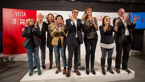 Imagen de los candidatos del PSE-EE al Congreso y Senado con Idoia Mendia en la pasada campaa de las generales del #20D. [Foto: Socialistas Vascos]