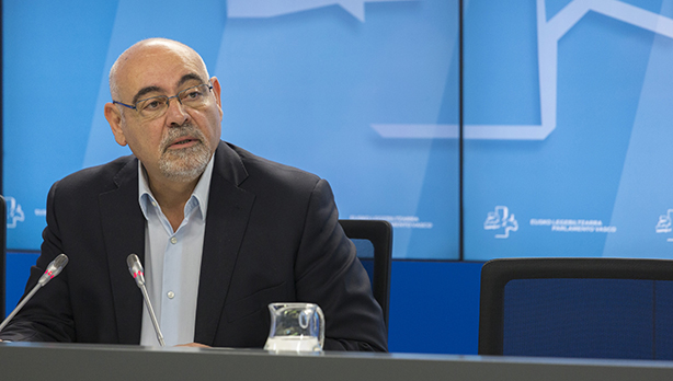 Jos Antonio Pastor, en una imagen de archivo en el Parlamento Vasco. [Foto: Socialistas Vascos]