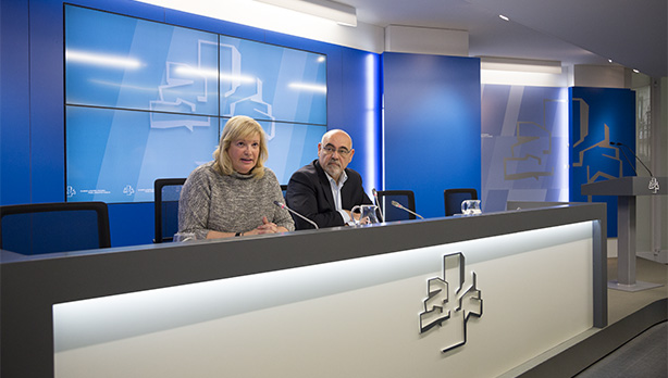 Jos Antonio Pastor y Susana Corcuera, durante la rueda de prensa en el Parlamento Vasco